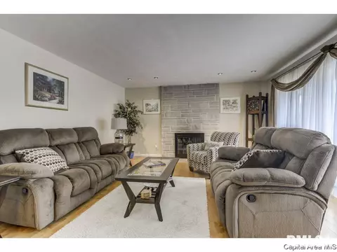 2212 Parkview Dr, Springfield, IL 62704 photo 2