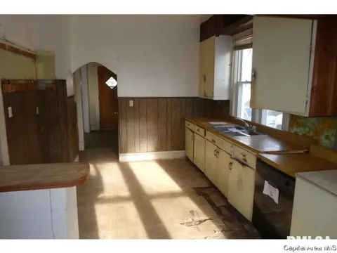 2233 S 10th St, Springfield, IL 62703 photo 10