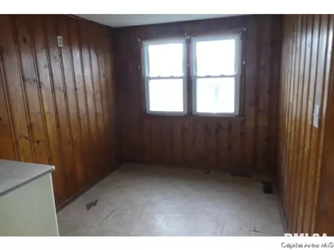 2233 S 10th St, Springfield, IL 62703 photo 11