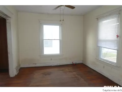 2233 S 10th St, Springfield, IL 62703 photo 3