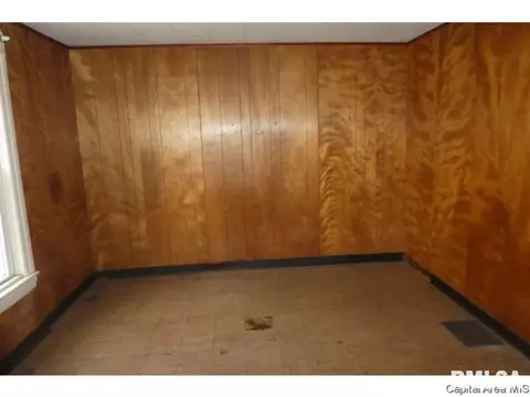 2233 S 10th St, Springfield, IL 62703 photo 16