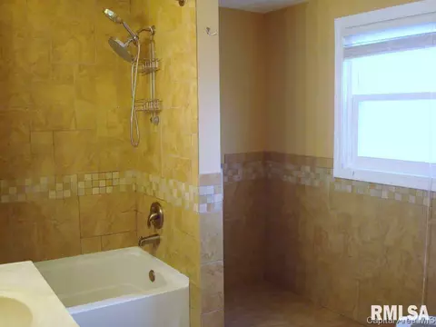 2429 S 8th St, Springfield, IL 62703 photo 8