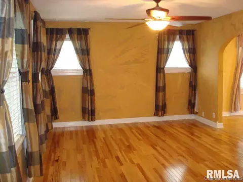 2429 S 8th St, Springfield, IL 62703 photo 5