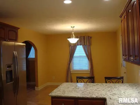 2429 S 8th St, Springfield, IL 62703 photo 4