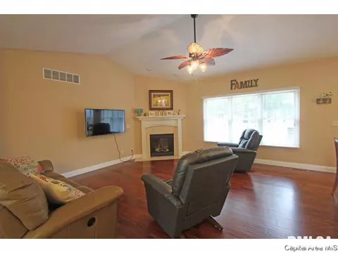 69 Navajo Dr, Springfield, IL 62711 photo 13