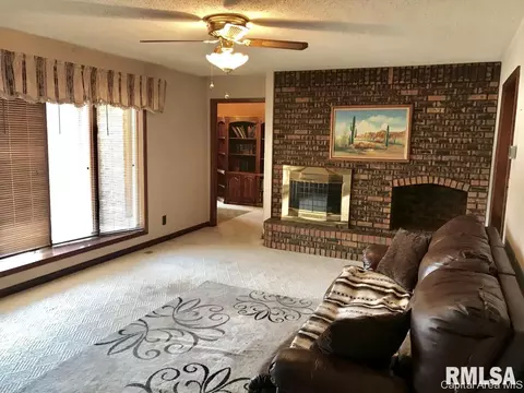 1900 Jackson Ave, Beardstown, IL 62618 photo 4