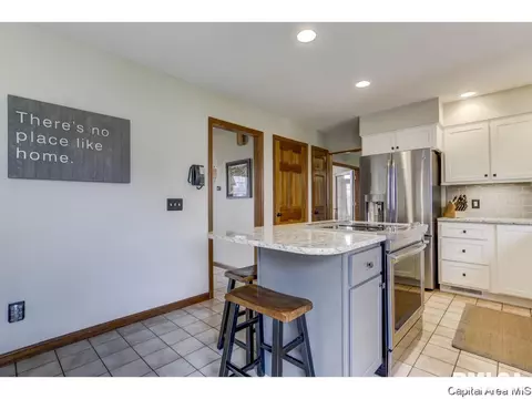 3301 Lauxmont Dr, Springfield, IL 62712 photo 8