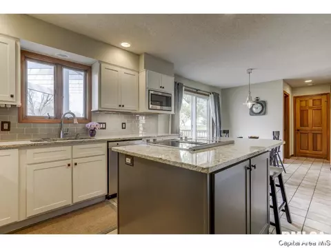 3301 Lauxmont Dr, Springfield, IL 62712 photo 7