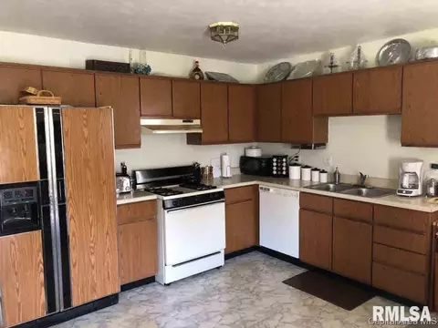 1616 Brenda Ct, Springfield, IL 62702 photo 2