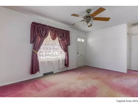 46 Lilac Ln, Springfield, IL 62702 photo 2