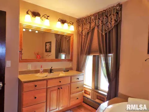 101 E Ontario Rd, Oneida, IL 61467 photo 23