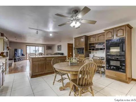 809 Wood Pointe Dr, Springfield, IL 62702 photo 9