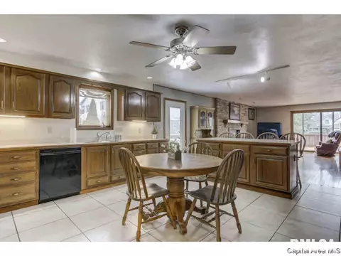 809 Wood Pointe Dr, Springfield, IL 62702 photo 8