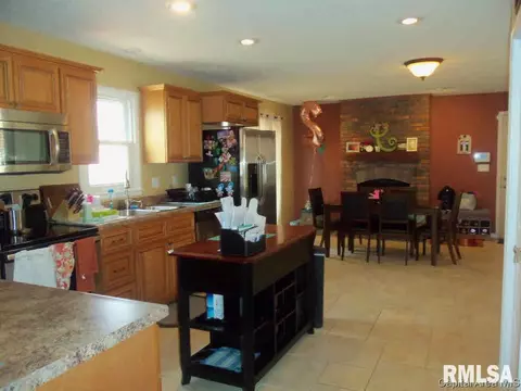 321 Astoria Rd, Springfield, IL 62704 photo 3