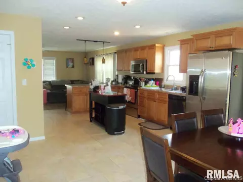321 Astoria Rd, Springfield, IL 62704 photo 4