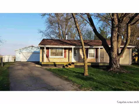 706 E Cardinal Ct, Athens, IL 62613 photo 3