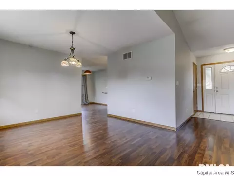 4372 Comanche, Springfield, IL 62711 photo 3
