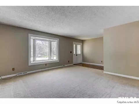 127 White Birch Rd, Springfield, IL 62712 photo 4
