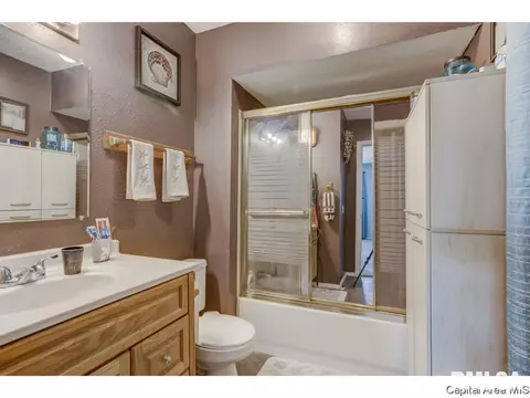 2528 Delaware Dr, Springfield, IL 62702 photo 18