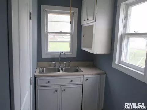 1215 N Bond St, Springfield, IL 62702 photo 8