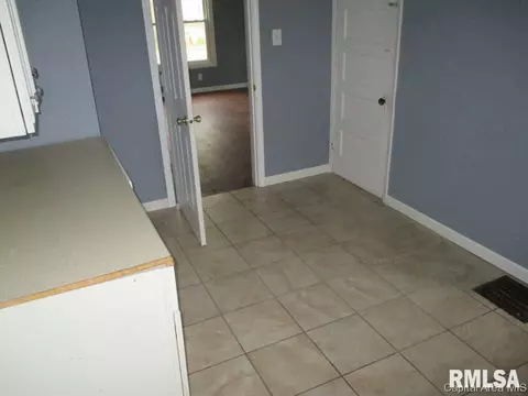 1215 N Bond St, Springfield, IL 62702 photo 10