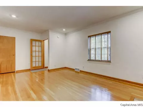 2141 Marland, Springfield, IL 62702 photo 4