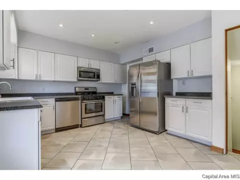 2141 Marland, Springfield, IL 62702 photo 5