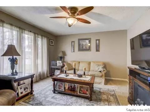 33 Claymont, Springfield, IL 62704 photo 2