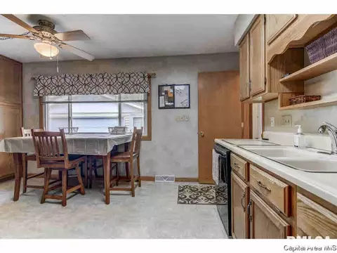 1317 Valley Dr, Springfield, IL 62702 photo 8
