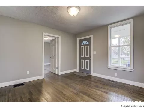 111 W Cedar St, Springfield, IL 62704 photo 2