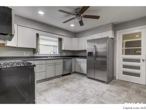 111 W Cedar St, Springfield, IL 62704 photo 7