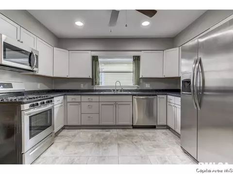 111 W Cedar St, Springfield, IL 62704 photo 6