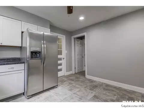 111 W Cedar St, Springfield, IL 62704 photo 8