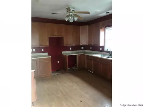 603 N Main St, Abingdon, IL 61410 photo 9