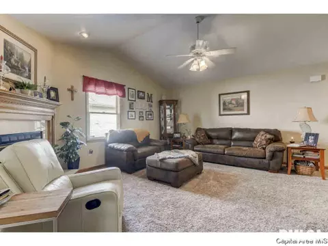 214 Eagle Ridge Dr, Chatham, IL 62629 photo 3