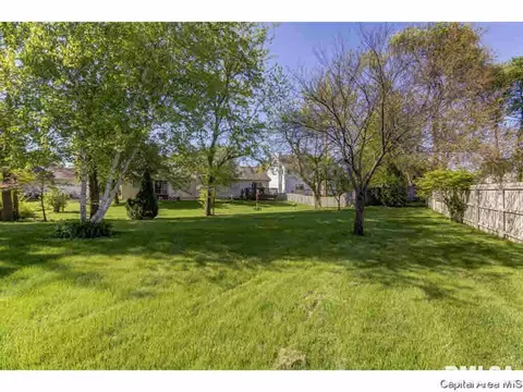 1813 Tremont Dr, Springfield, IL 62711 photo 4