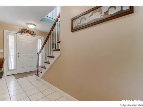 2525 Shadow Chaser Dr, Springfield, IL 62711 photo 2