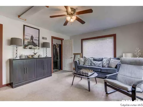330 S Walnut St, Springfield, IL 62704 photo 2