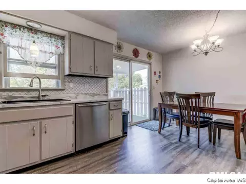 216 Deerhead Ln, Springfield, IL 62704 photo 4
