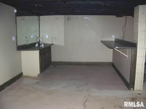 849 N Hill St, Springfield, IL 62702 photo 9