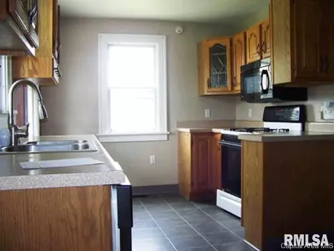 849 N Hill St, Springfield, IL 62702 photo 3