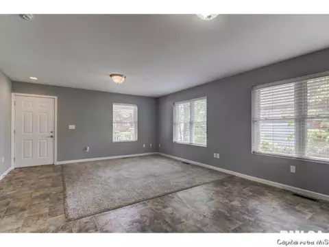 727 N 7th St, Springfield, IL 62702 photo 2