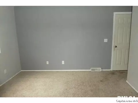 718 E John St, Bunker Hill, IL 62014 photo 9
