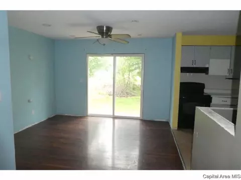 718 E John St, Bunker Hill, IL 62014 photo 4