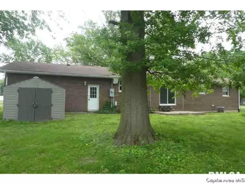 718 E John St, Bunker Hill, IL 62014 photo 13