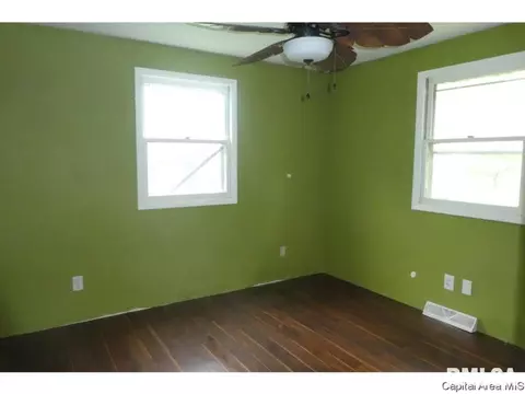 718 E John St, Bunker Hill, IL 62014 photo 12
