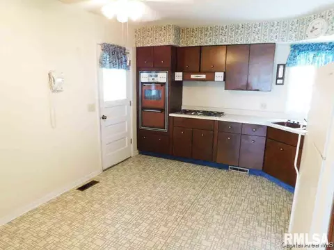 100 Glen Aire St, Springfield, IL 62703 photo 3