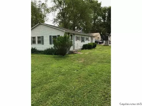 214 W Elm St, Thayer, IL 62689 photo 2