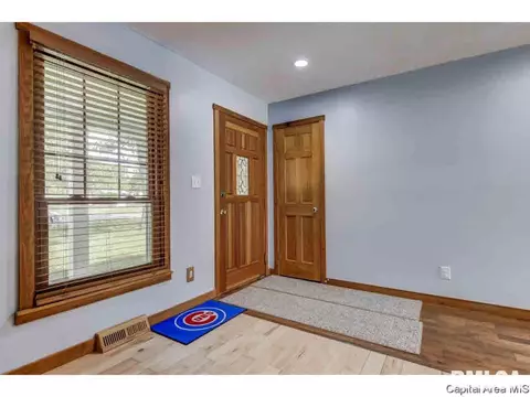 35 Devine Dr, Riverton, IL 62561 photo 2