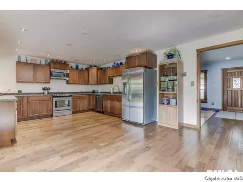 35 Devine Dr, Riverton, IL 62561 photo 6